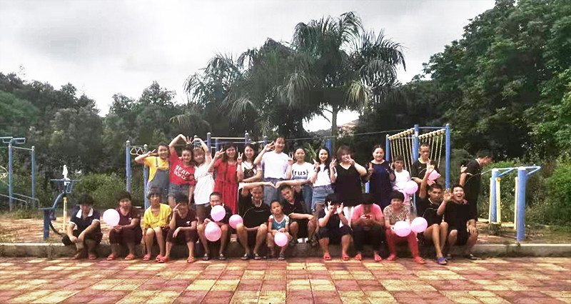 news-Osgoodway-Osgoodway organizes employees to the welfare home for service activities-img